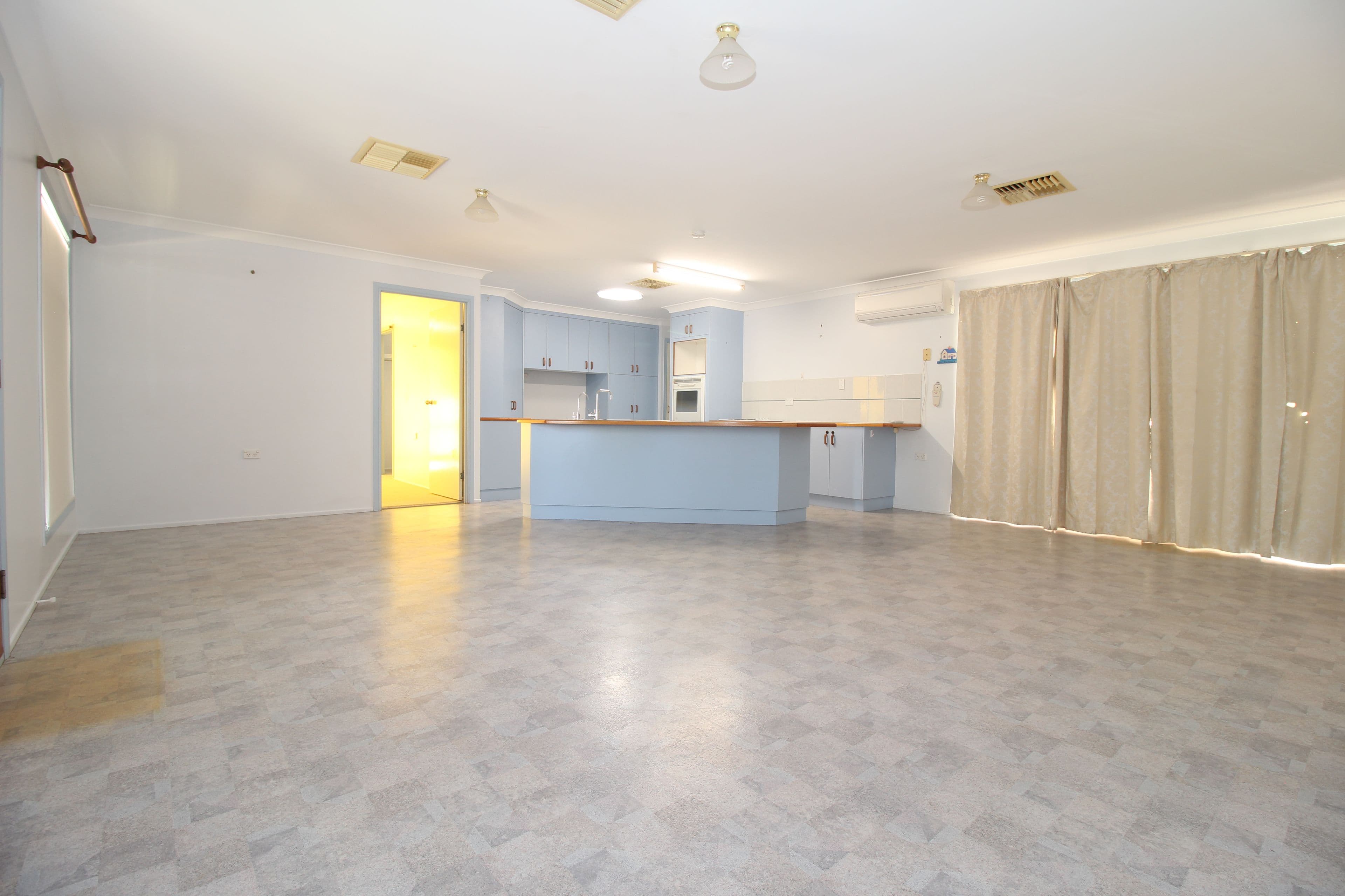 12 Eubar Place, Emerald QLD 4720, Emerald - Thumbnail 5