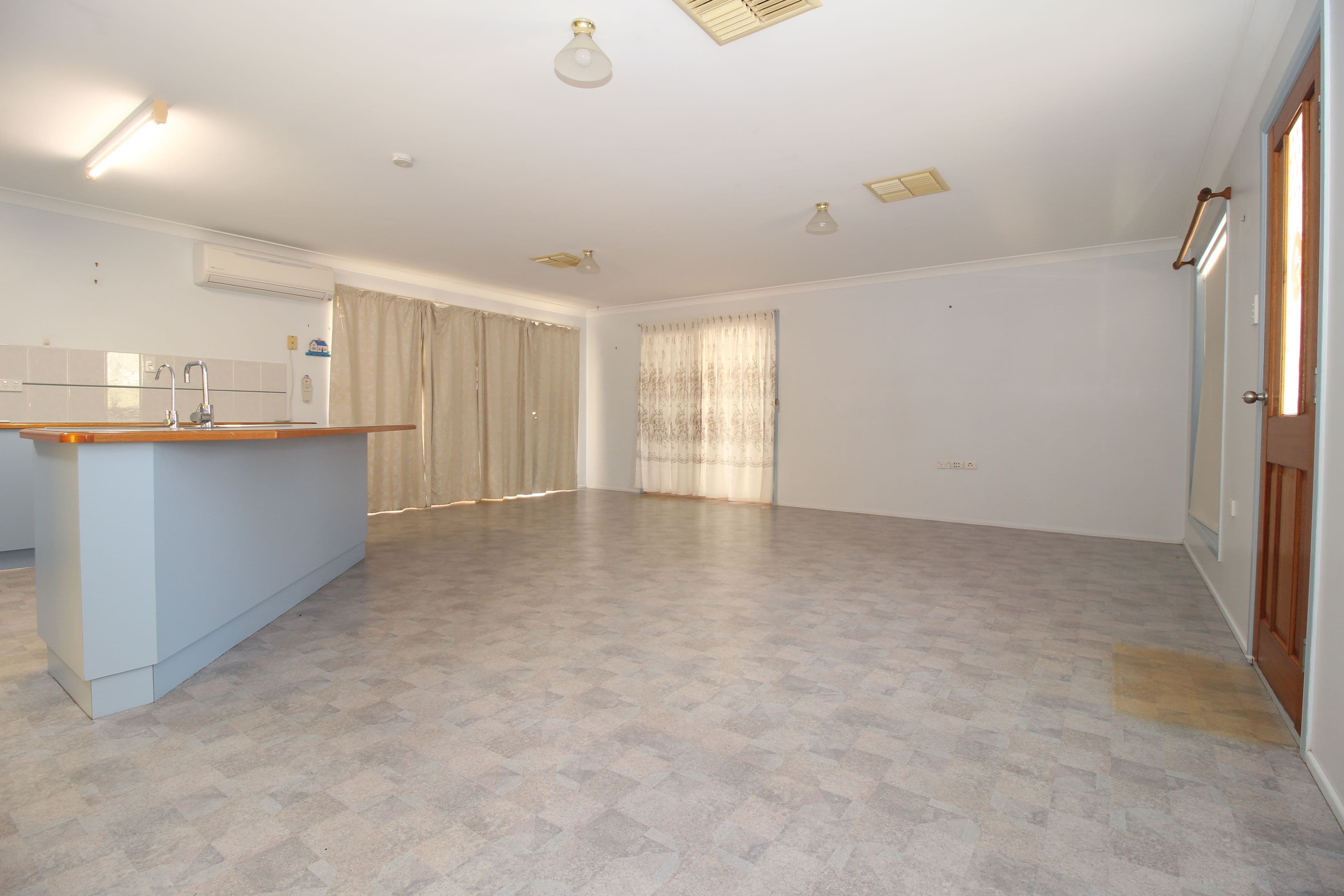 12 Eubar Place, Emerald QLD 4720, Emerald - Thumbnail 6
