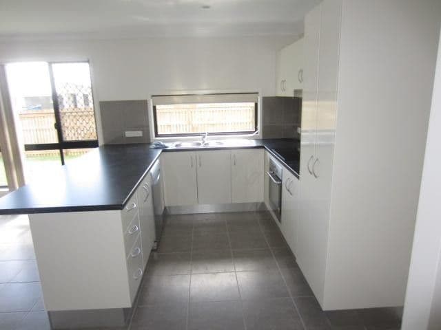 33 Epping Way, Mount Low QLD 4818, Mount Low - Thumbnail 2