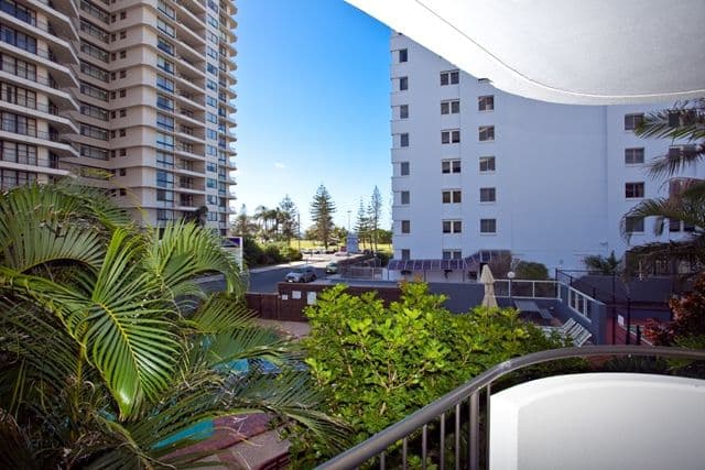 202 'The Pacific Resort', 8 Albert Avenue, BROADBEACH QLD 4218, Broadbeach - Thumbnail 3