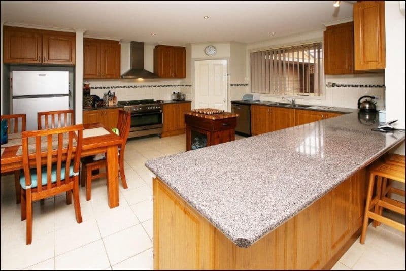 11 University Drive, TAYLORS HILL VIC 3037, Taylors Hill - Thumbnail 3