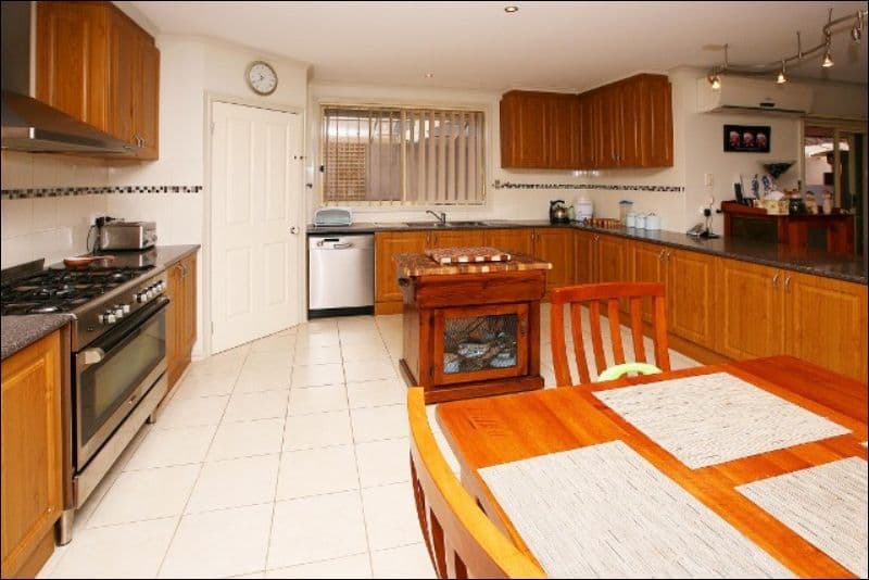 11 University Drive, TAYLORS HILL VIC 3037, Taylors Hill - Thumbnail 4