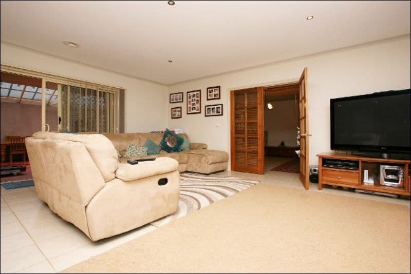 11 University Drive, TAYLORS HILL VIC 3037, Taylors Hill - Thumbnail 5