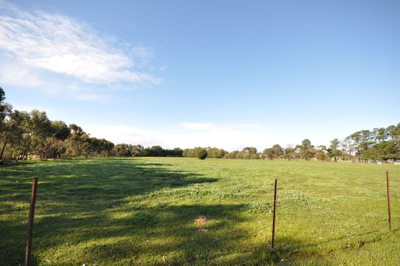 19 Garonne Drive, BANNOCKBURN VIC 3331, Bannockburn - Thumbnail 2