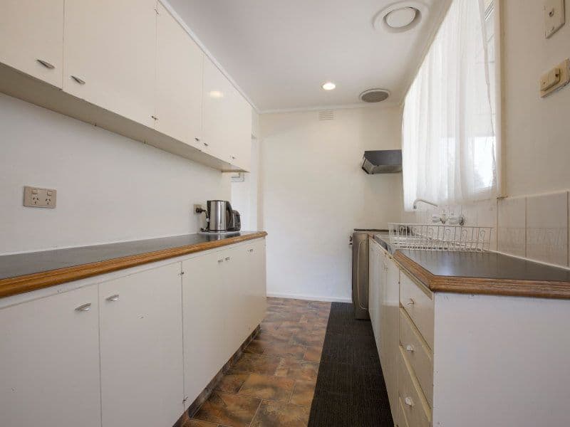 126 Rosemary Crescent, FRANKSTON NORTH VIC 3200, Frankston North - Thumbnail 2