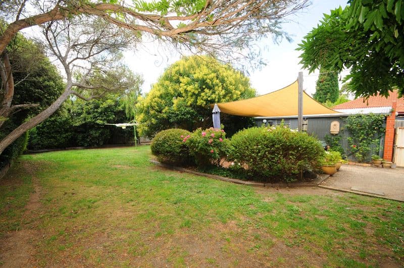8 Grayson Drive, SCORESBY VIC 3179, Scoresby - Thumbnail 2