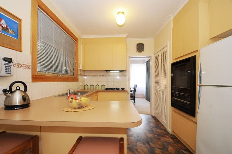 8 Grayson Drive, SCORESBY VIC 3179, Scoresby - Thumbnail 3