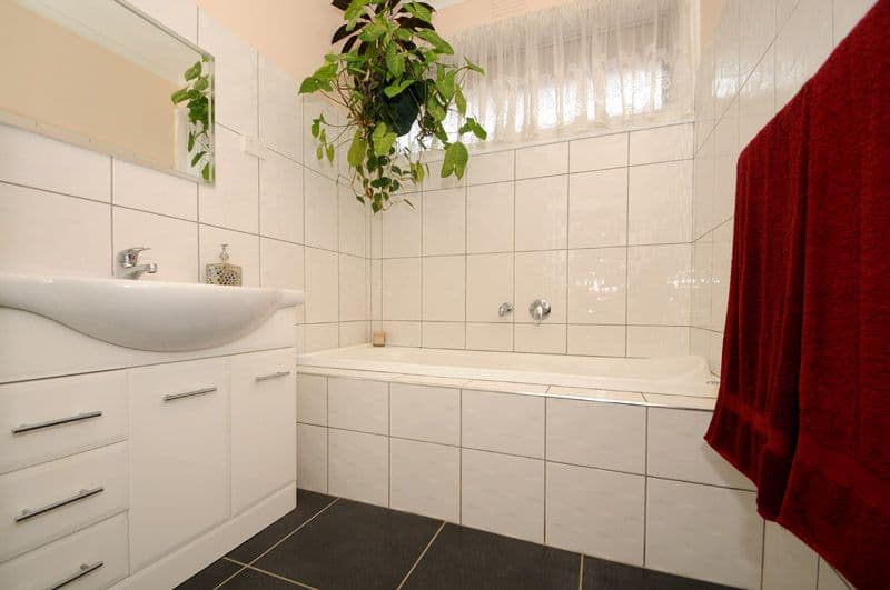 8 Grayson Drive, SCORESBY VIC 3179, Scoresby - Thumbnail 4