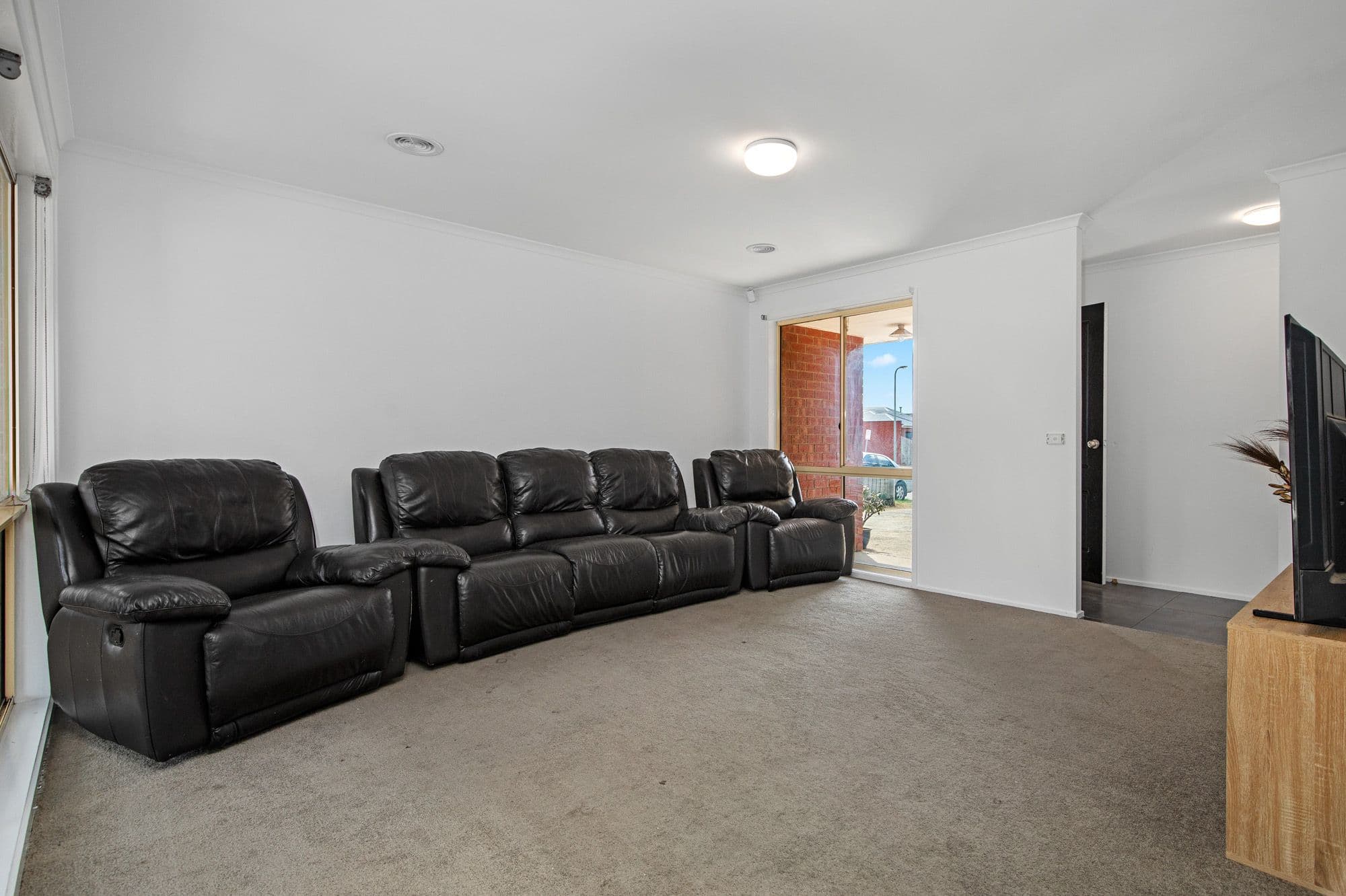 25 Quarrion Court, Hoppers Crossing VIC 3029, Hoppers Crossing - Thumbnail 2