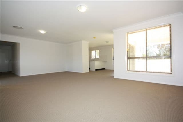2 Lesley Avenue, EDGEWORTH NSW 2285, Edgeworth - Thumbnail 4