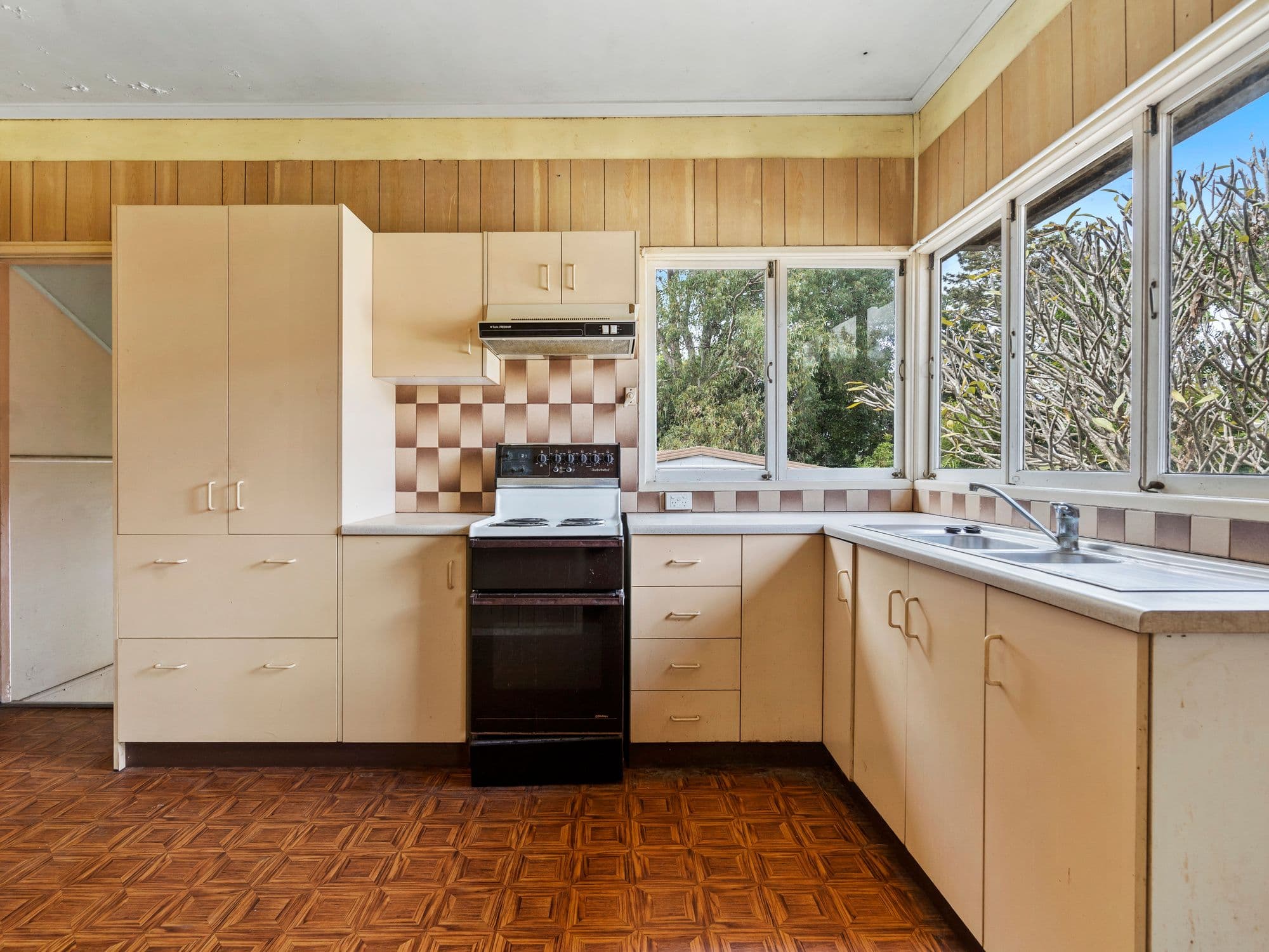 15 Robbies Avenue, Carina QLD 4152, Carina - Thumbnail 2