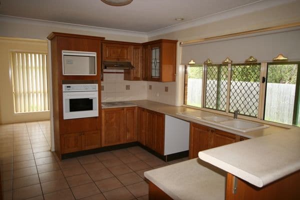 16 Solomon Crescent, TINGALPA QLD 4173, Tingalpa - Thumbnail 2