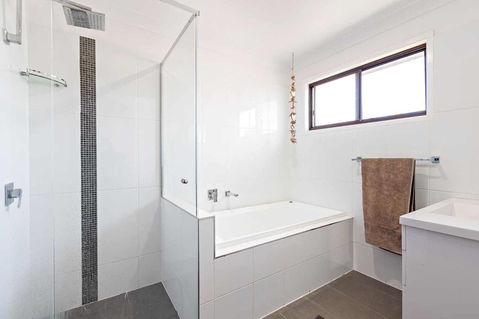 33 Newbold Road, Macquarie Hills - Thumbnail 4