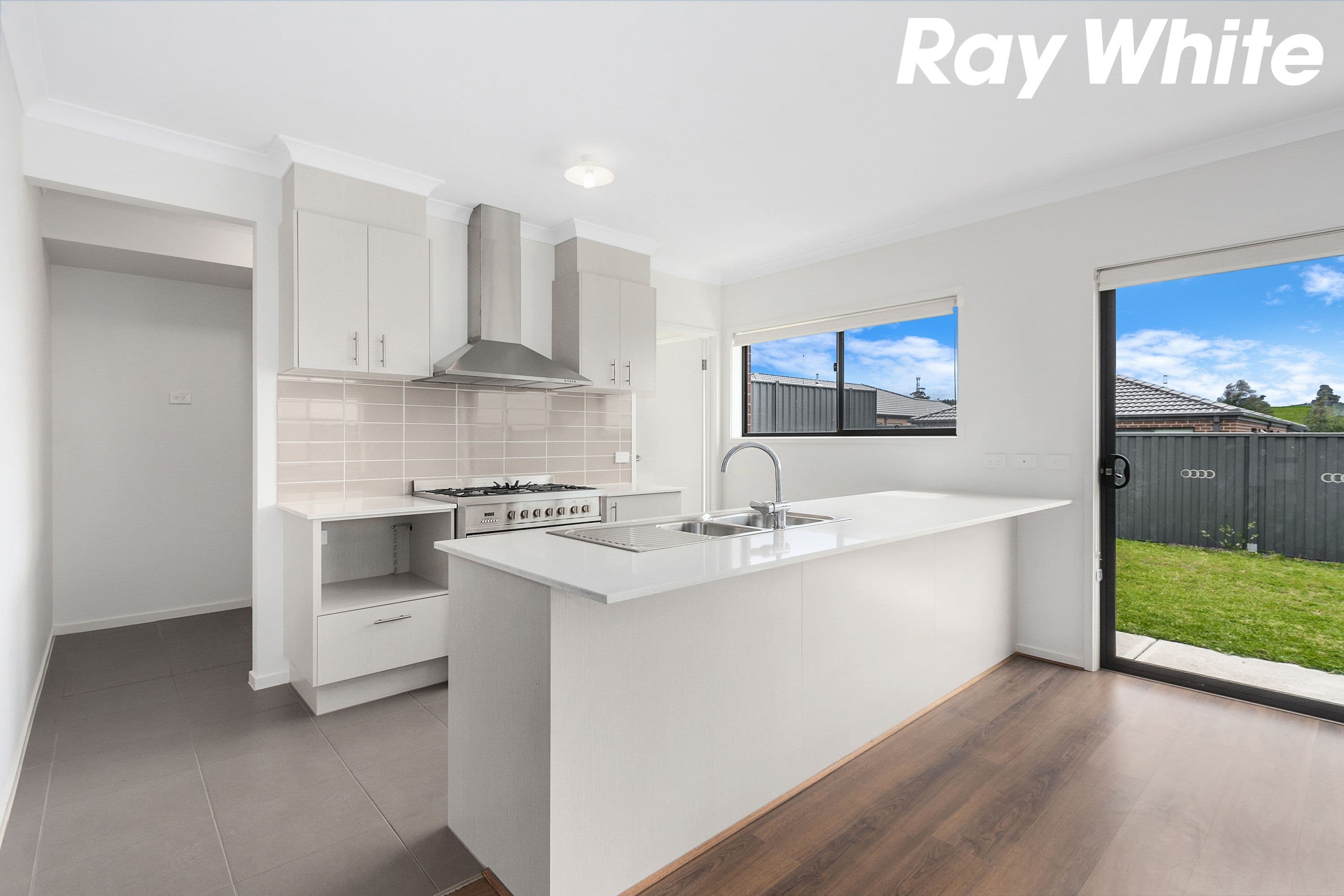 6 Chelan Court, Pakenham VIC 3810, Pakenham - Thumbnail 2