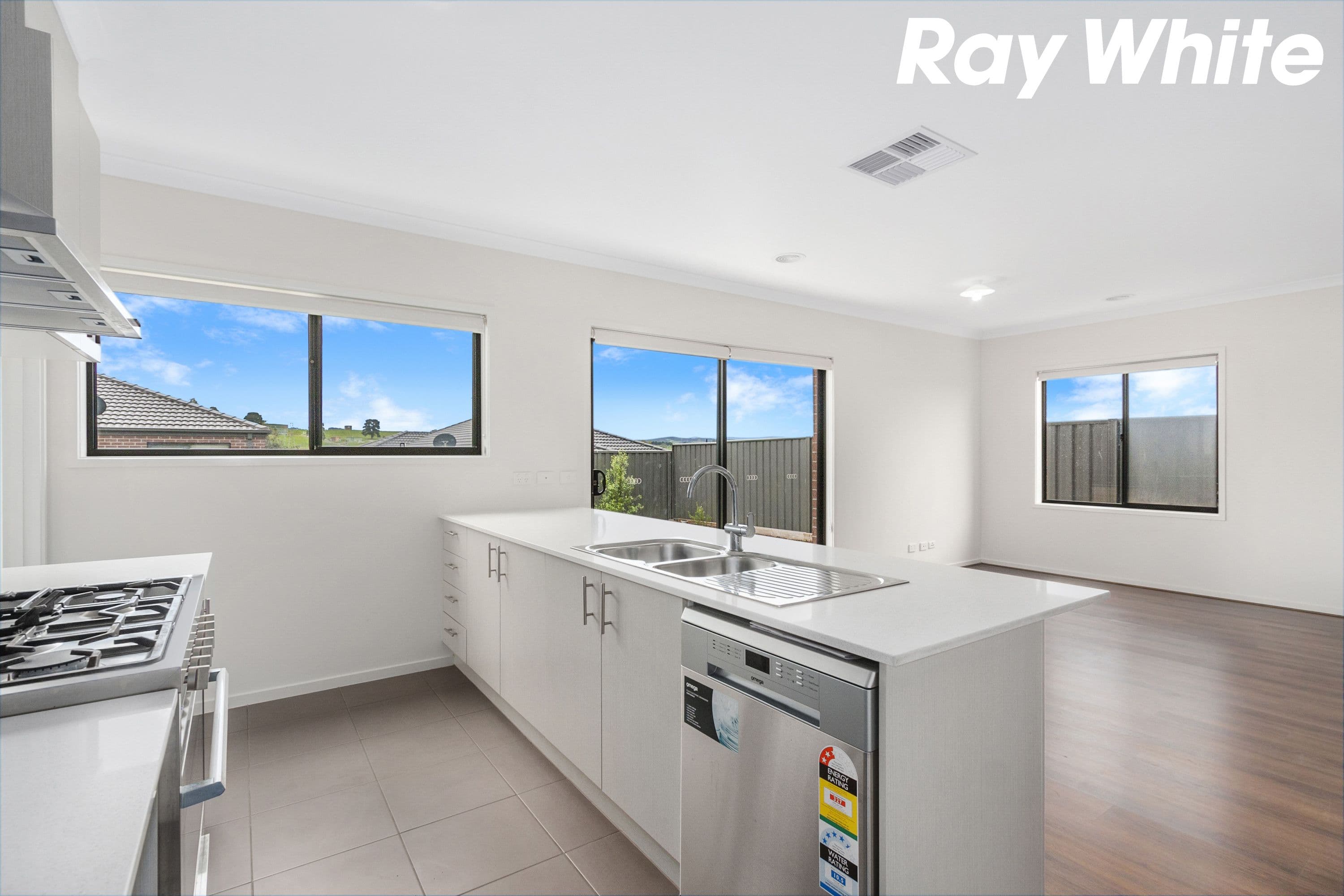 6 Chelan Court, Pakenham VIC 3810, Pakenham - Thumbnail 3