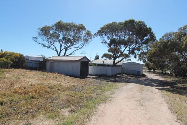 11 Wallis Street, PORT NEILL SA 5604, Port Neill - Thumbnail 2