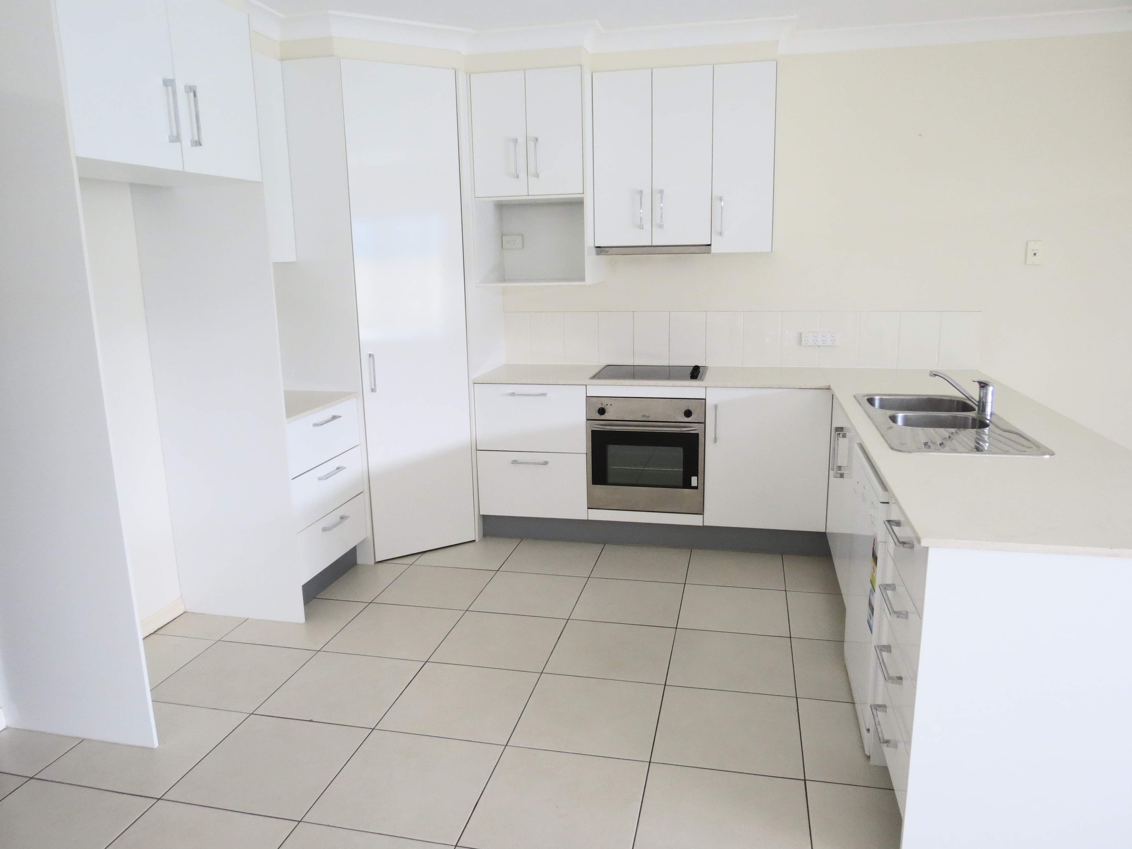 7 Glovar Street, Emerald QLD 4720, Emerald - Thumbnail 2