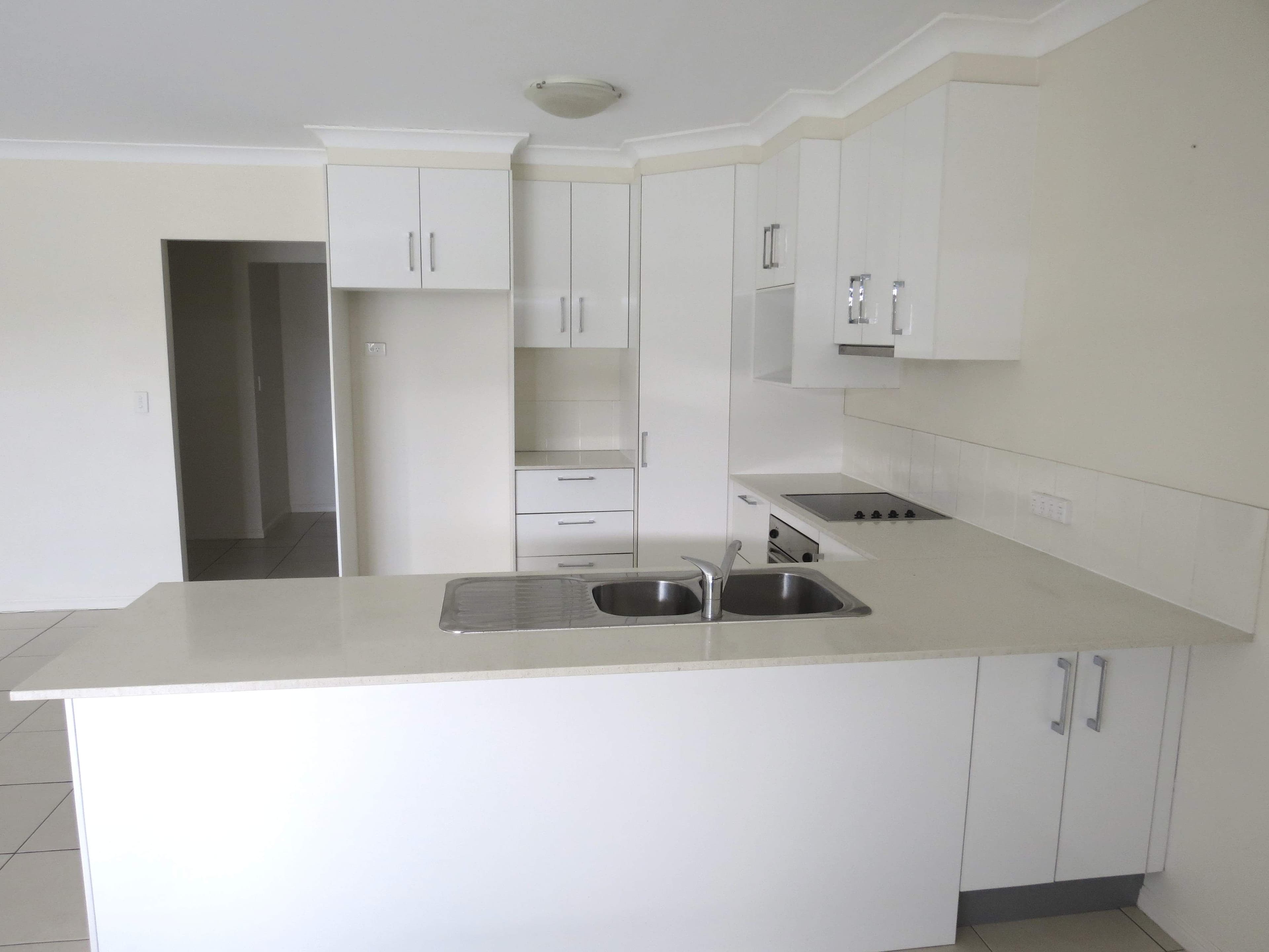 7 Glovar Street, Emerald QLD 4720, Emerald - Thumbnail 3