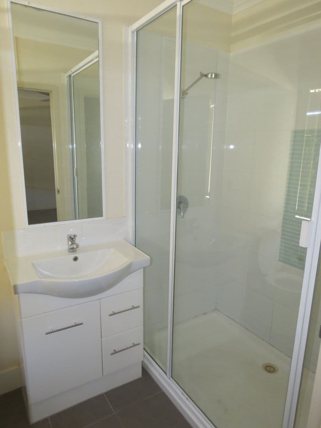 7 Glovar Street, Emerald QLD 4720, Emerald - Thumbnail 5