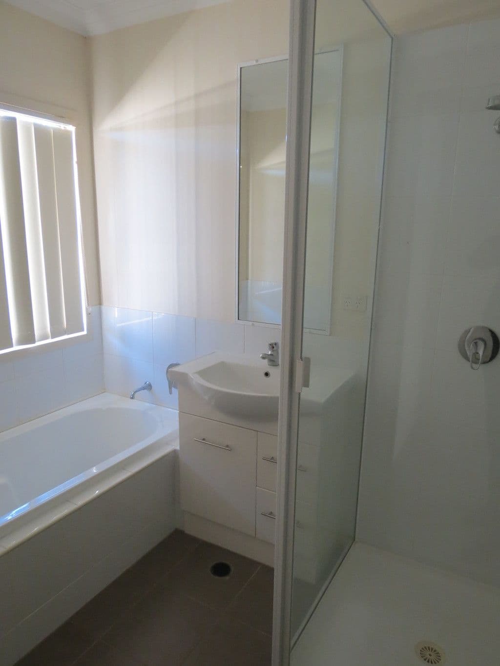 7 Glovar Street, Emerald QLD 4720, Emerald - Thumbnail 6