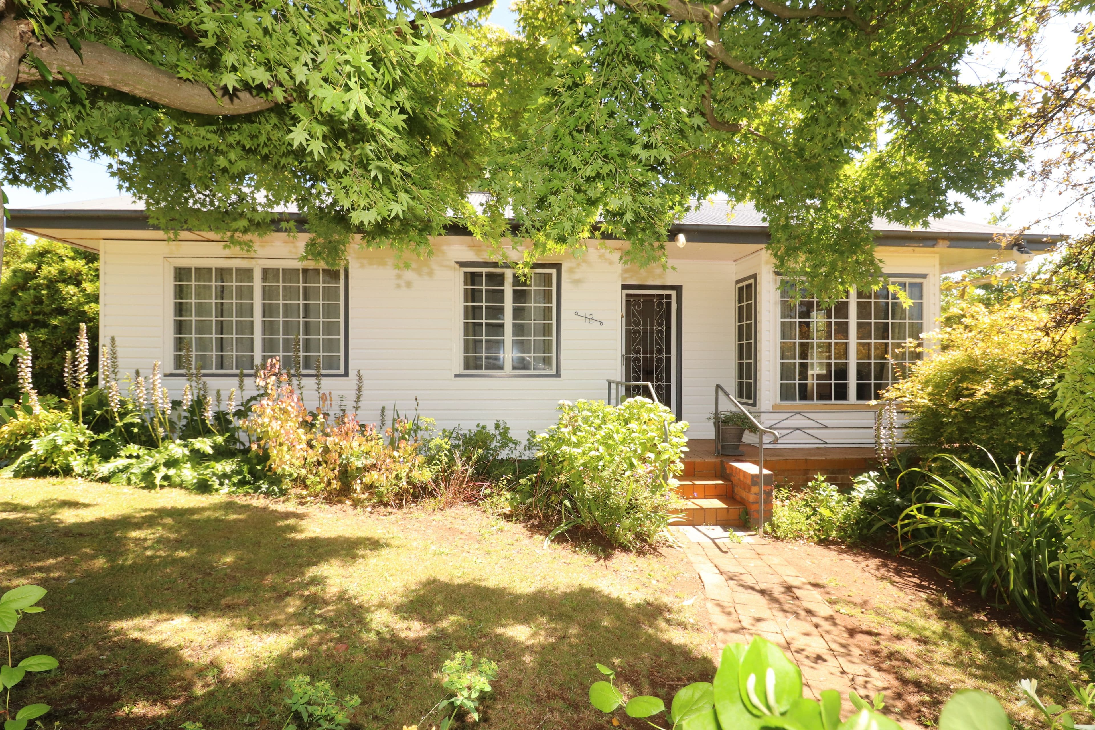 12 Short Street, Glen Innes NSW 2370, Glen Innes - Image 1