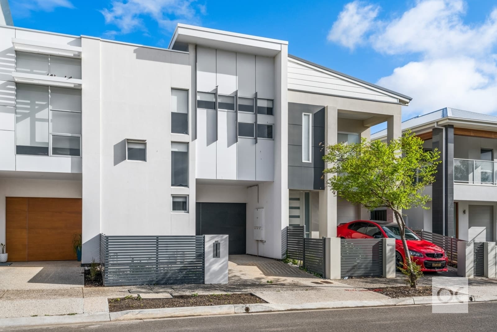 9 Piccadilly Way, Lightsview - Image 1