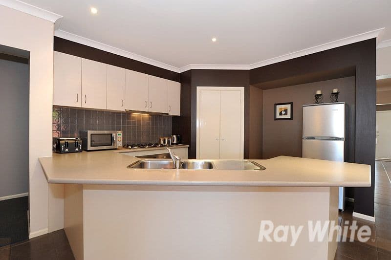 3 Emmett Avenue, BERWICK VIC 3806, Berwick - Thumbnail 2