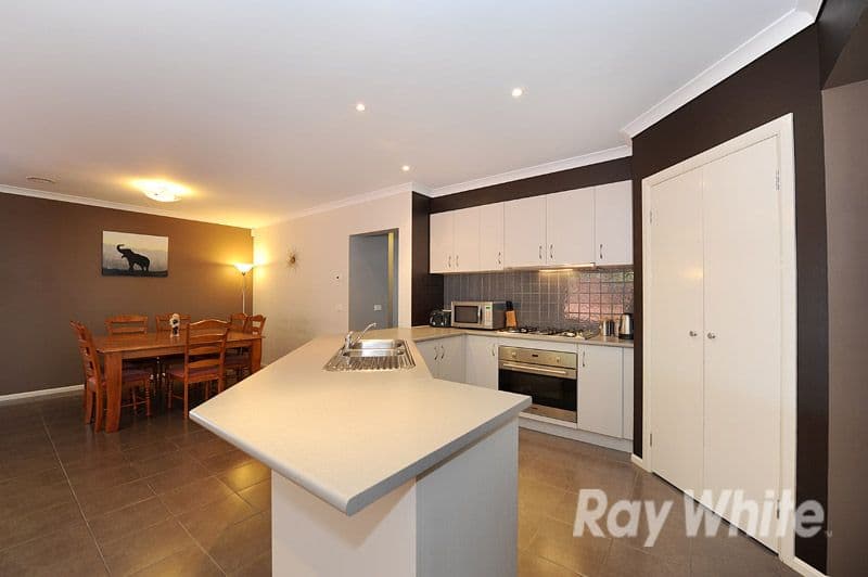 3 Emmett Avenue, BERWICK VIC 3806, Berwick - Thumbnail 4