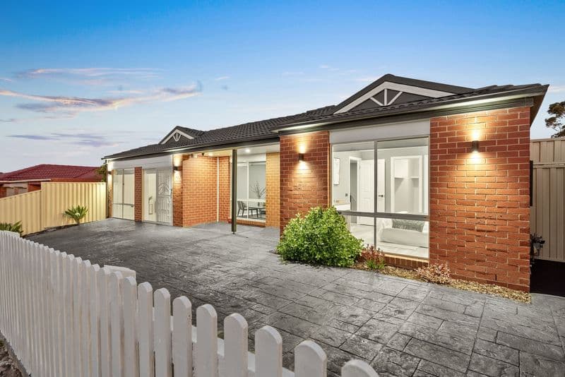 4 Kensington Court, Hampton Park - Image 1