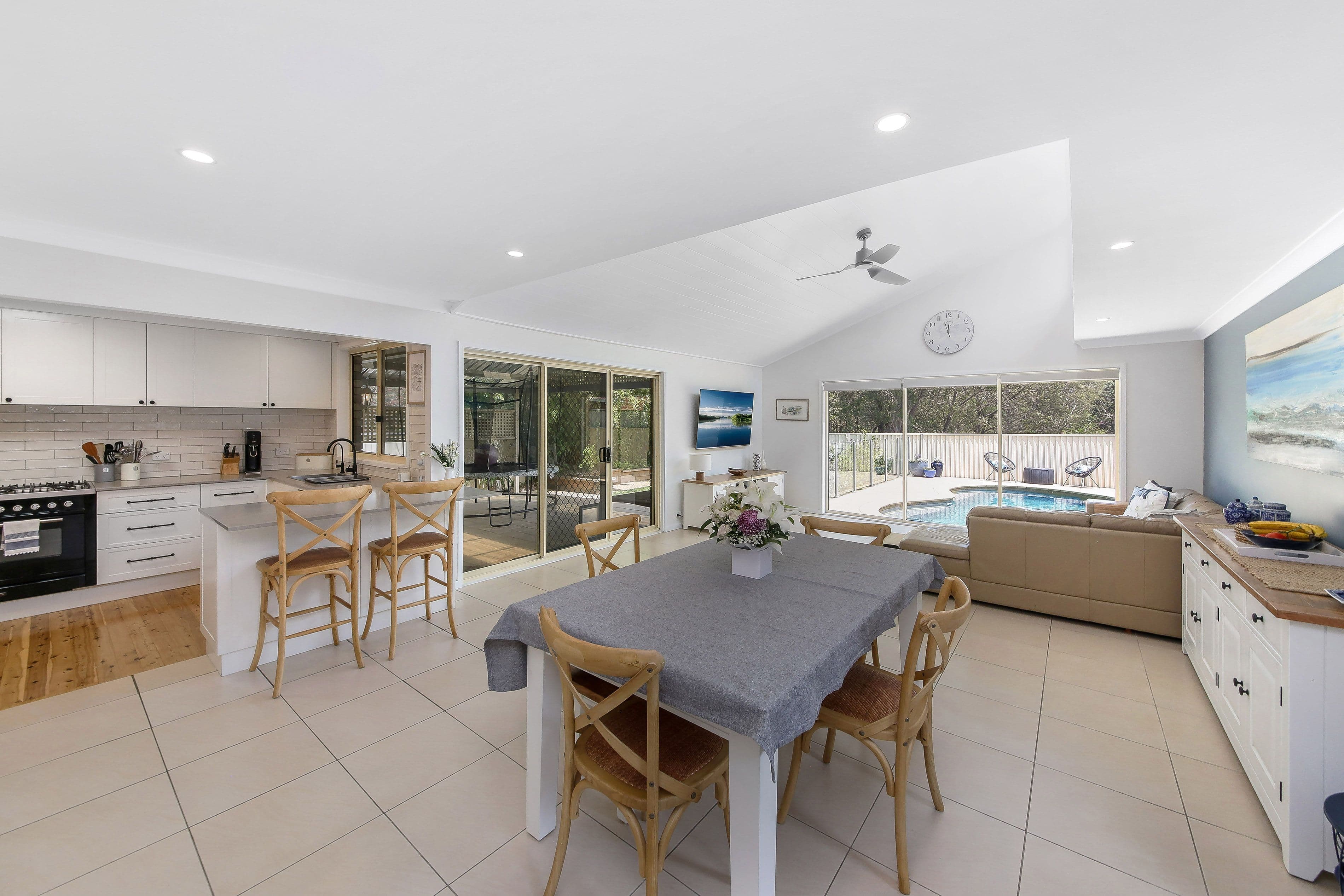 1 Amaroo Avenue, Georges Hall NSW 2198, Georges Hall - Thumbnail 6