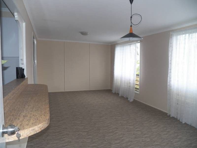 8 Norris Street, WEST GLADSTONE QLD 4680, West Gladstone - Thumbnail 3
