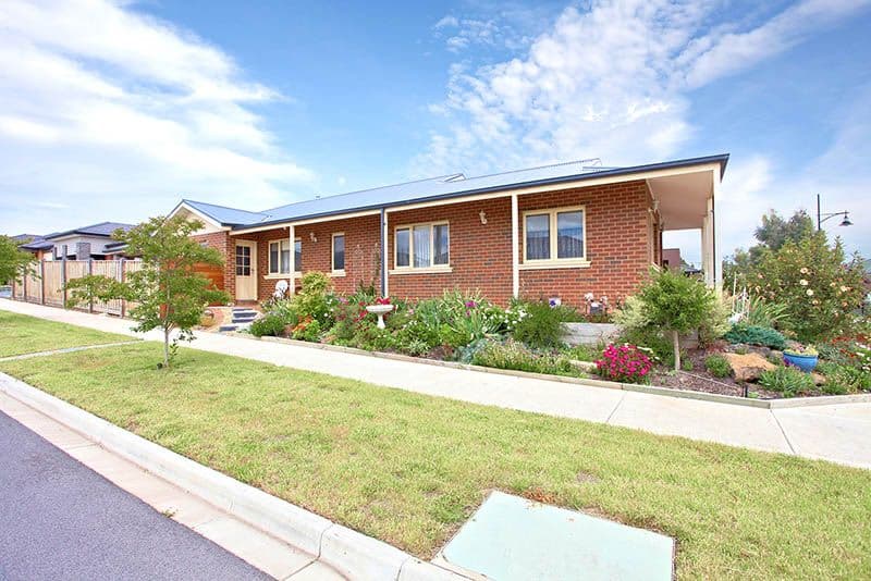 12 Barbers Drive, SOUTH MORANG VIC 3752, South Morang - Thumbnail 2