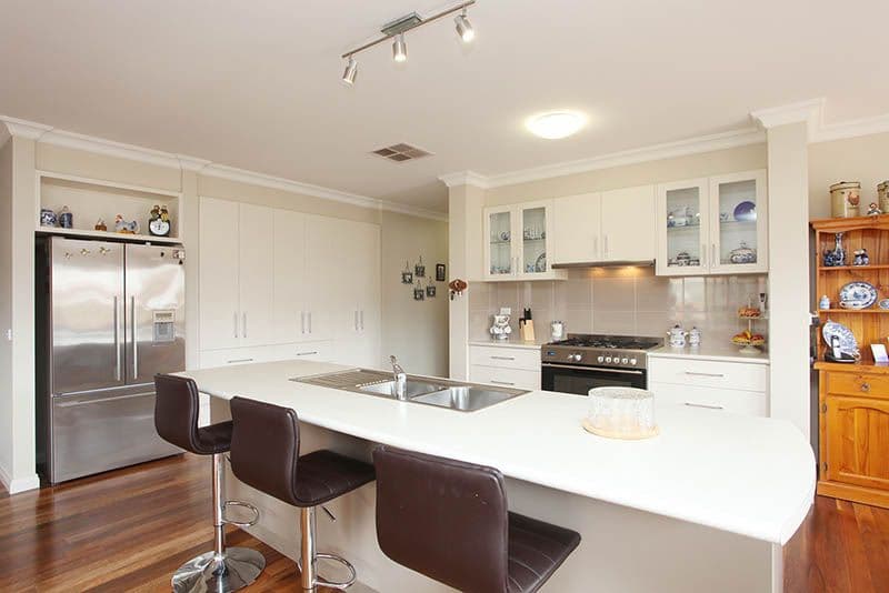 12 Barbers Drive, SOUTH MORANG VIC 3752, South Morang - Thumbnail 8