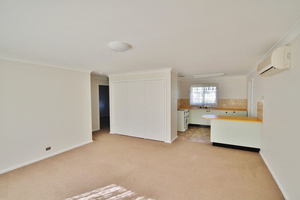61 Blackett Avenue, Young - Thumbnail 2