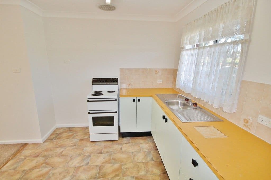 61 Blackett Avenue, Young - Thumbnail 4