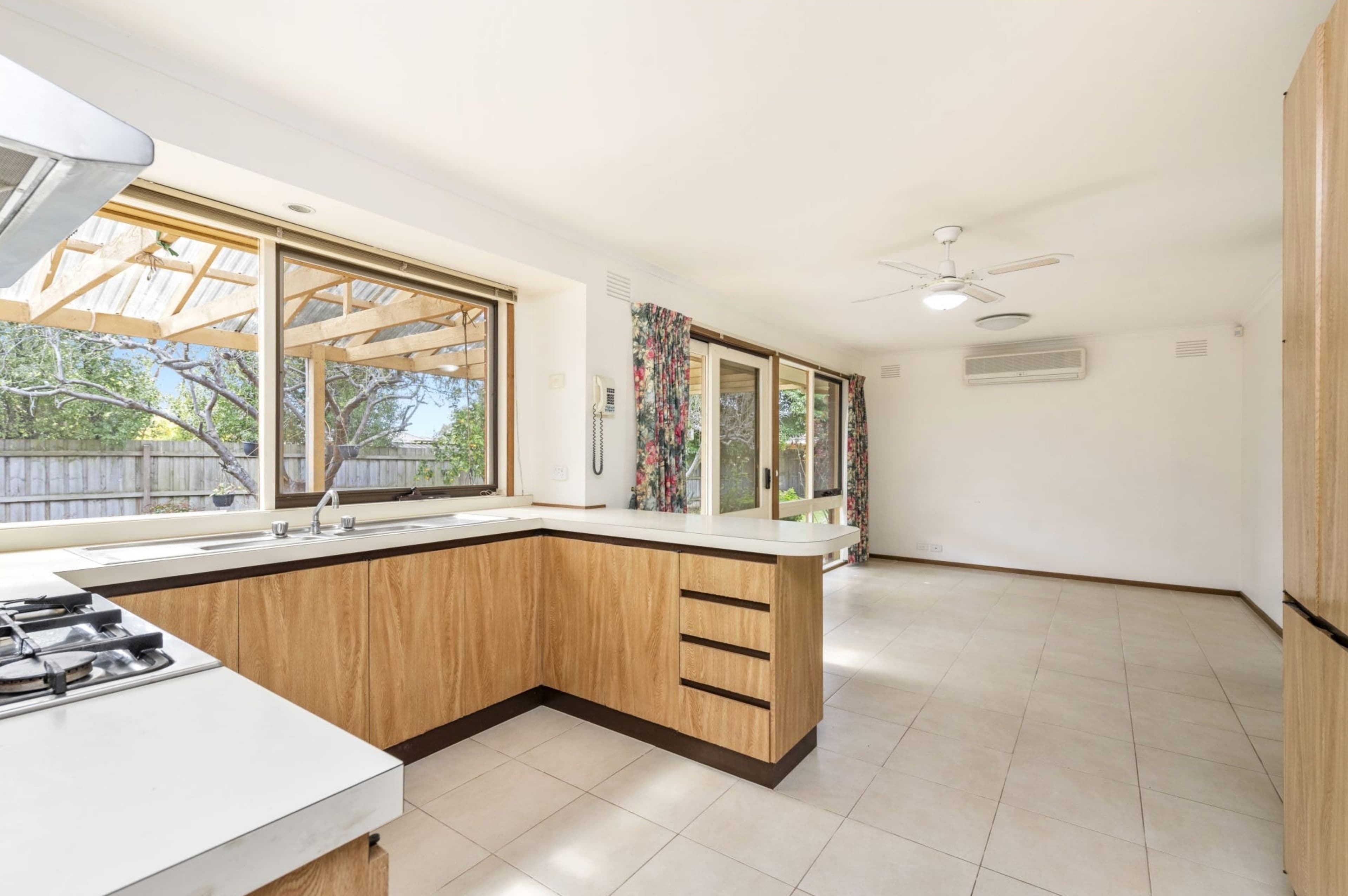 83 Mowbray Drive, Wantirna South VIC 3152, Wantirna South - Thumbnail 2