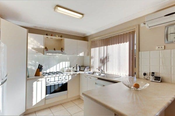4  Nutmeg Close, CASULA NSW 2170, Casula - Thumbnail 2