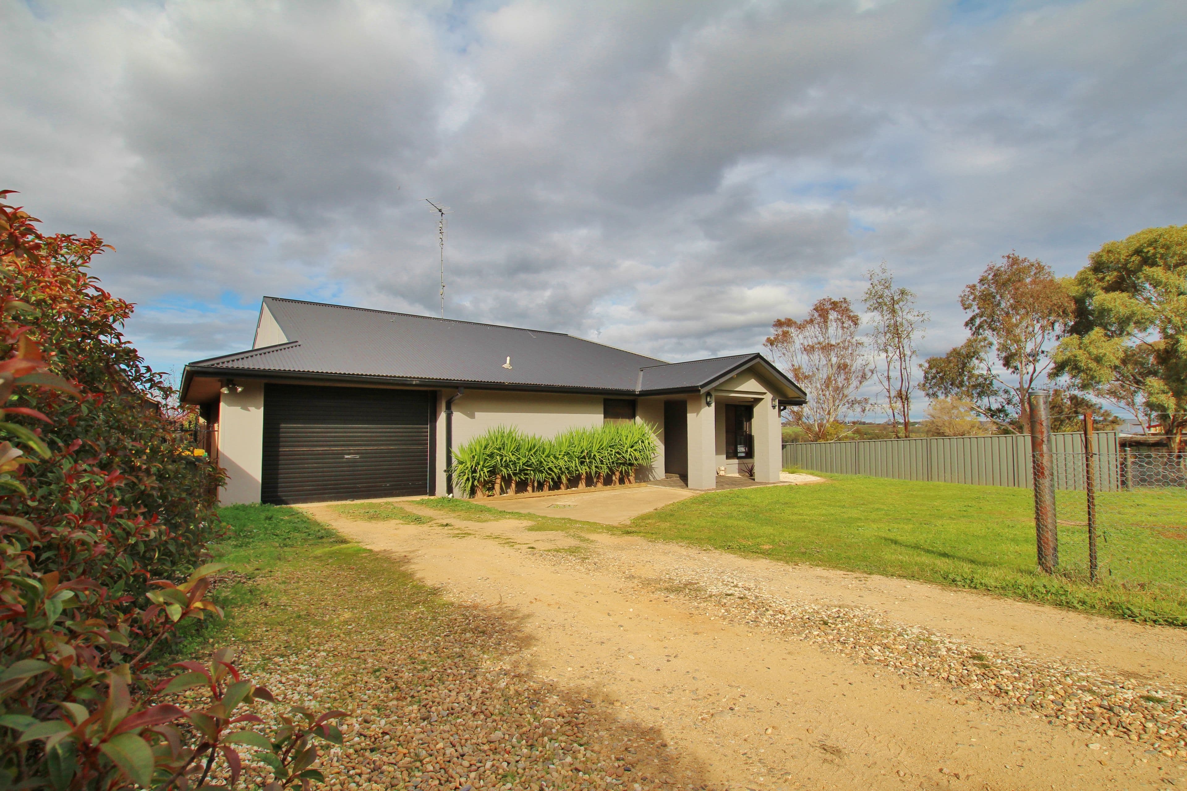 34 Hills Street, Young NSW 2594, Young - Thumbnail 2