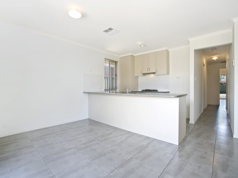 8 Glenrowan Street, Andrews Farm - Thumbnail 3