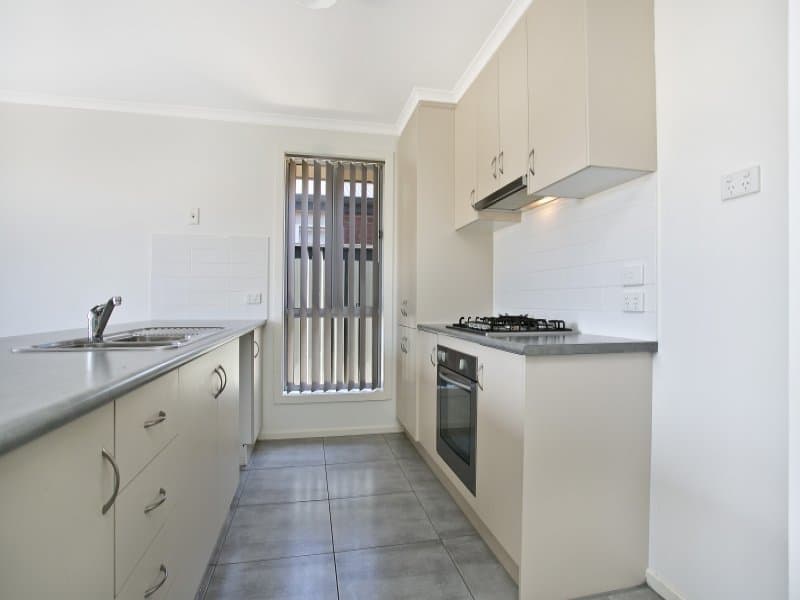 8 Glenrowan Street, Andrews Farm - Thumbnail 4