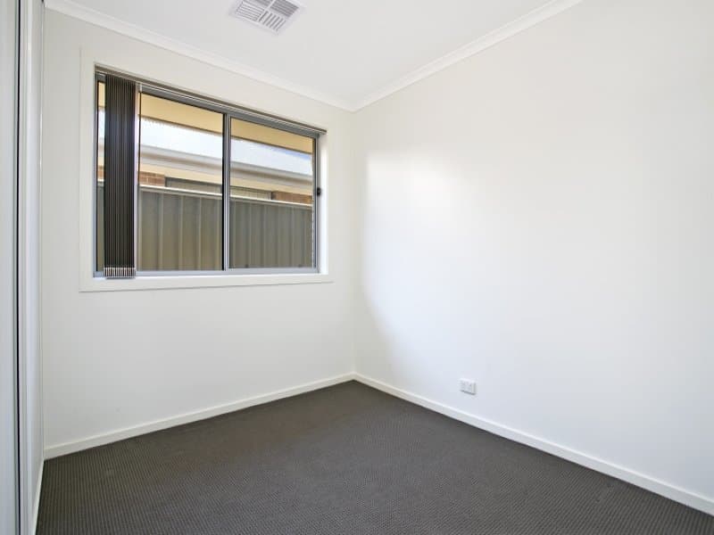 8 Glenrowan Street, Andrews Farm - Thumbnail 5