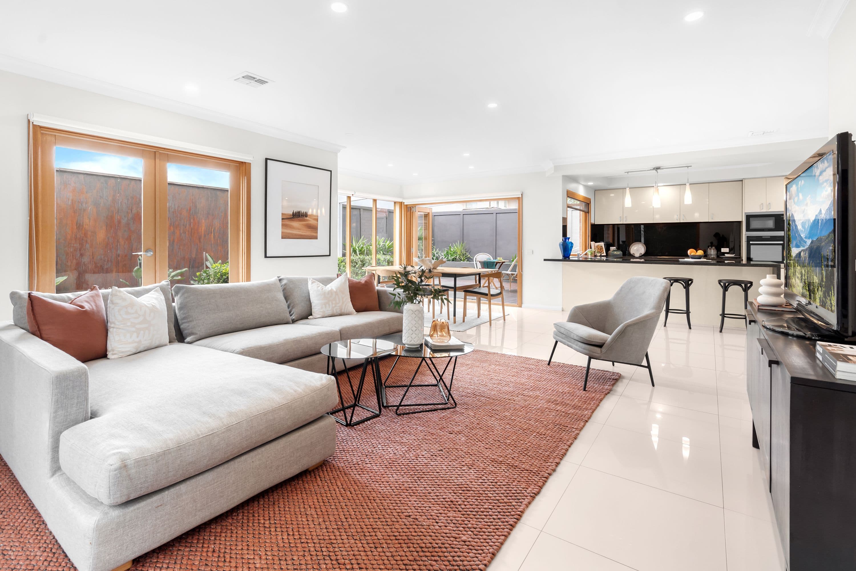 18 Huntingtower Crescent, Mount Waverley VIC 3149, Mount Waverley - Thumbnail 2