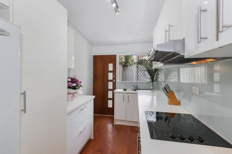 11 Crichton Street, Yeerongpilly QLD 4105, Yeerongpilly - Thumbnail 2