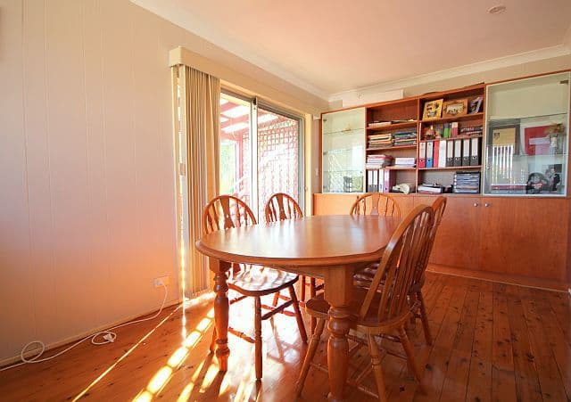 4 Josephine Crescent, GEORGES HALL NSW 2198, Georges Hall - Thumbnail 2