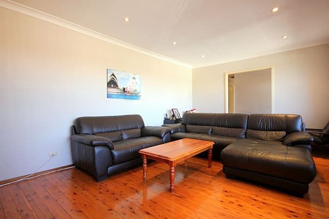 4 Josephine Crescent, GEORGES HALL NSW 2198, Georges Hall - Thumbnail 4