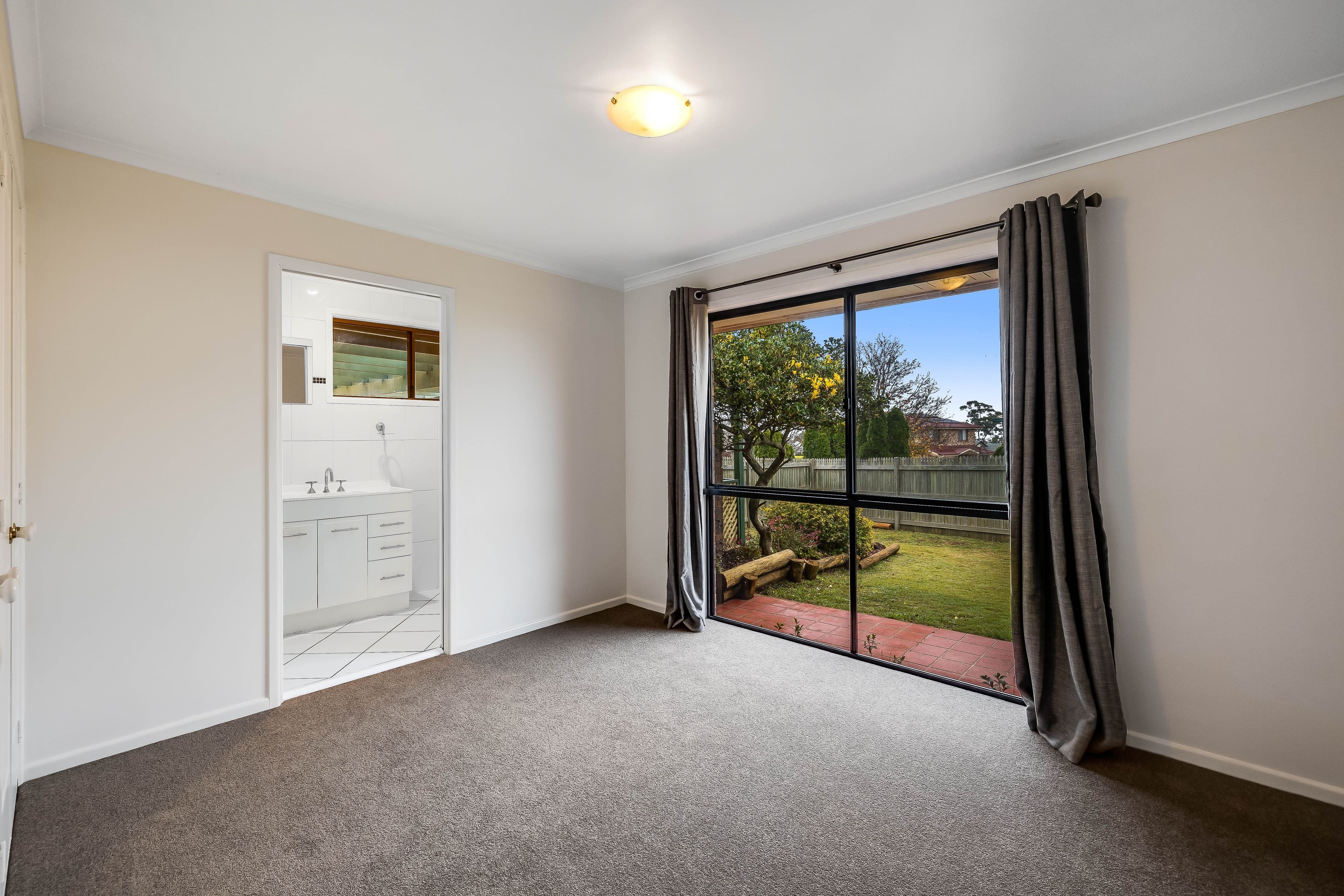 16 La Vista Court, Middle Ridge QLD 4350, Middle Ridge - Thumbnail 6