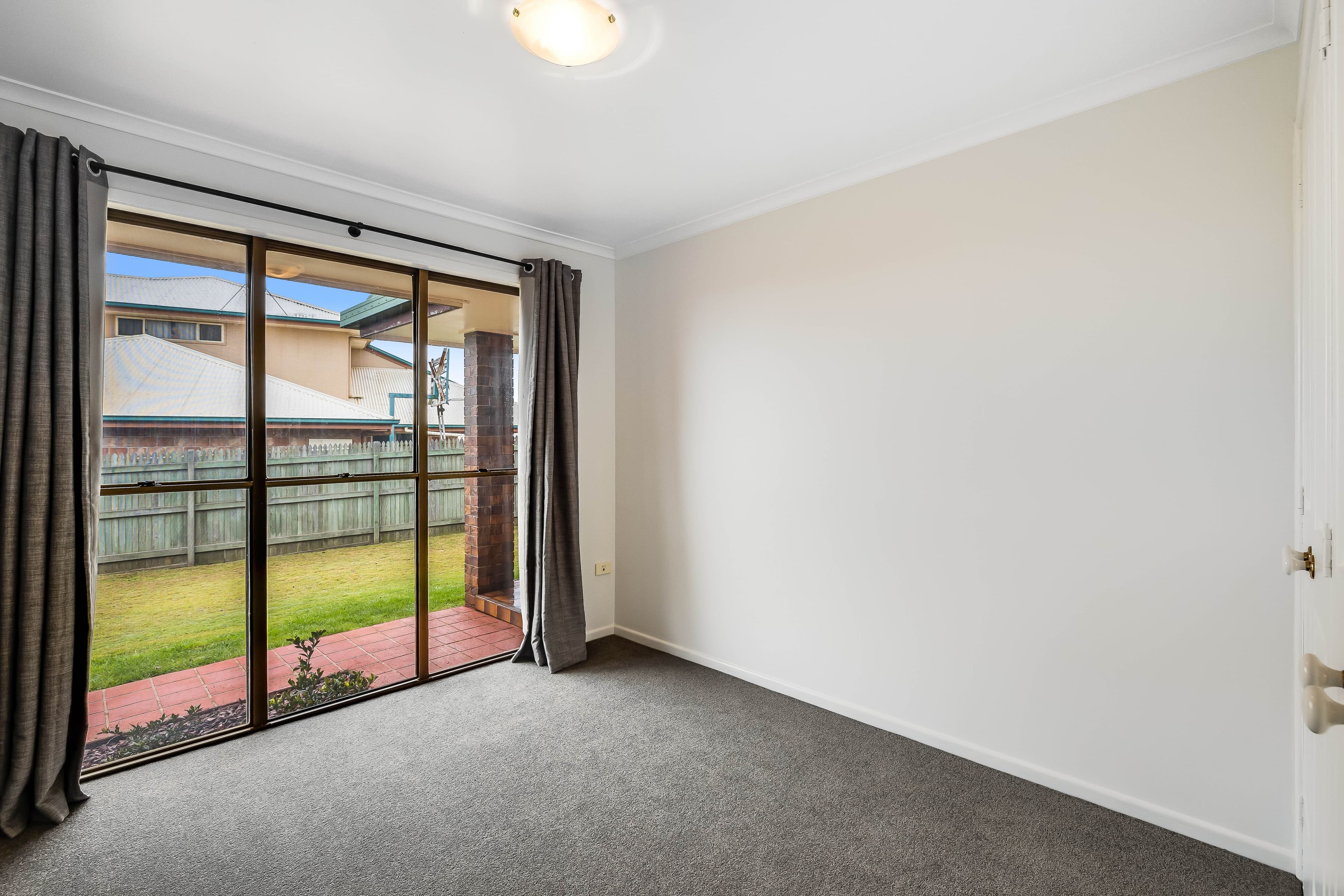 16 La Vista Court, Middle Ridge QLD 4350, Middle Ridge - Thumbnail 8