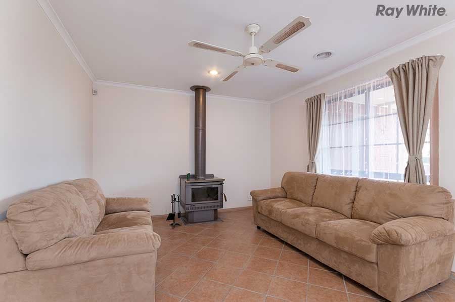 24 Longhurst Crescent, Hillside VIC 3037, Hillside - Thumbnail 2