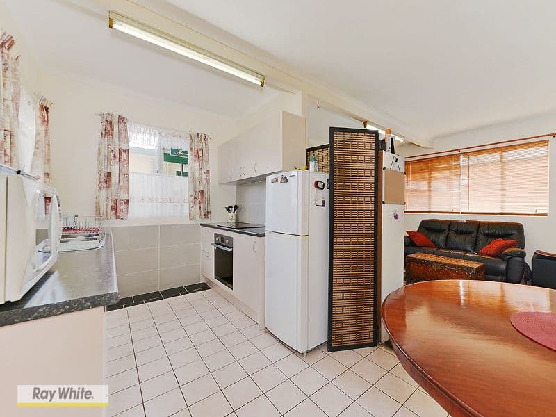 4 Longland Street, REDCLIFFE QLD 4020, Redcliffe - Thumbnail 3