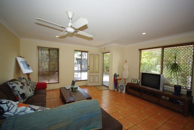 11 Albion Avenue, MIAMI QLD 4220, Miami - Thumbnail 2